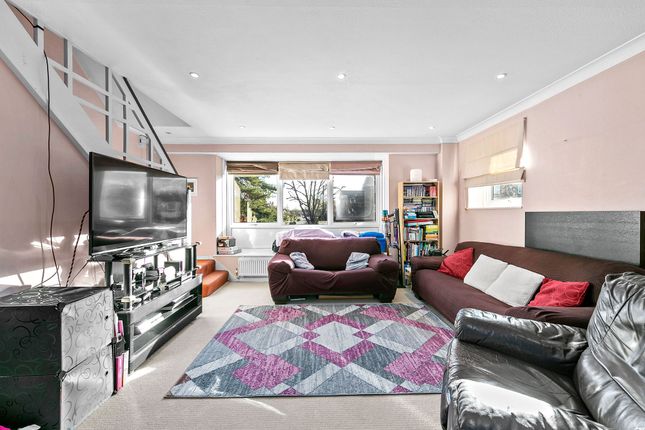 Flat for sale in Watermill Close, Richmond