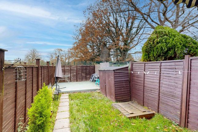20 Burbeach Close, Crawley photo 4