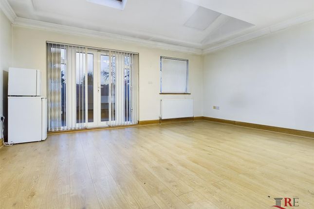 Studio house on Room 3, 6, Columbia Avenue, Edgware, £1,095/mo