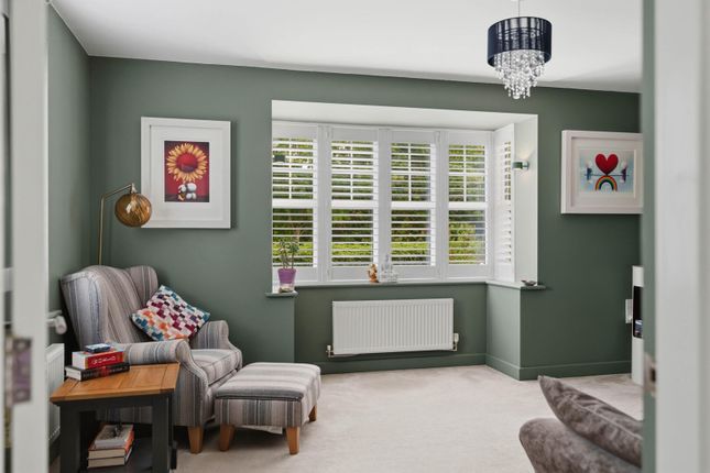 19, Cox Crescent, Southam photo 4