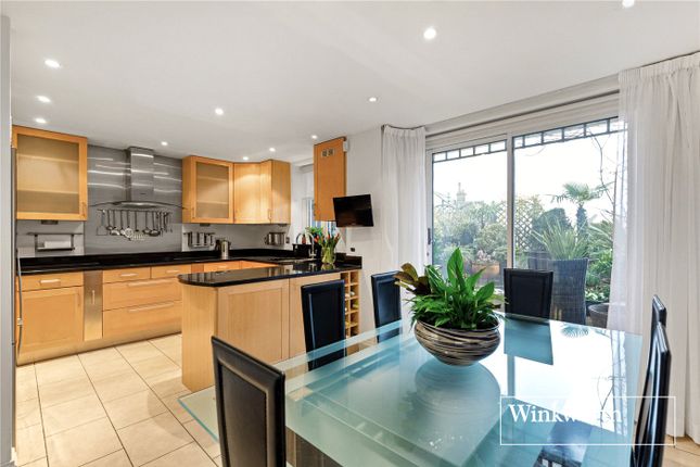 Flat 2, 80, Hendon Lane, London photo 3