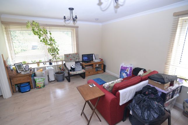 4, Edam Court, Sidcup photo 2