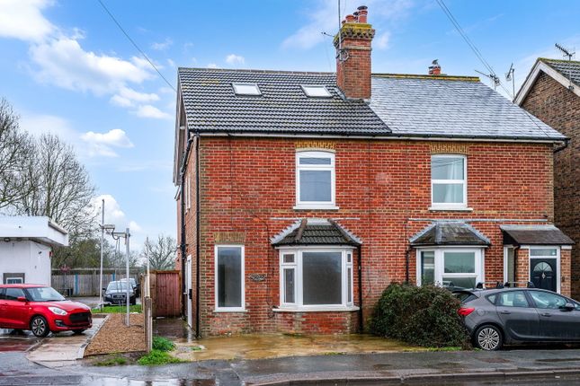 5-bed house on Sampford Cottage, Eastbourne Road, Lingfield, £450,000