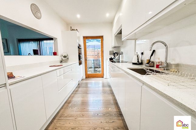 3 Petal Lane, Harlow photo 5