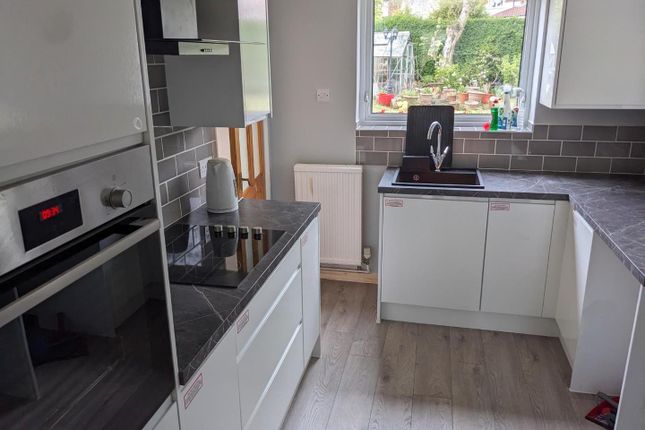 4, Fells Grove, Manchester photo 5