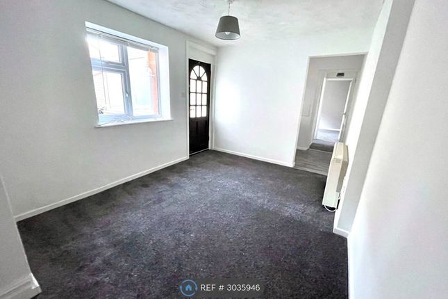 Flat, Avenue Road, Weymouth photo 2