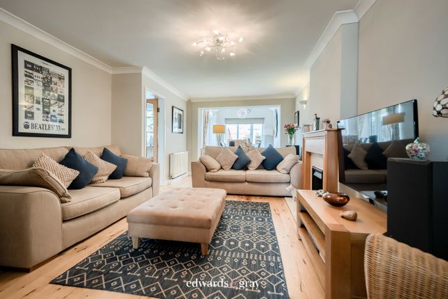 40, Canterbury Drive, Marston Green photo 2