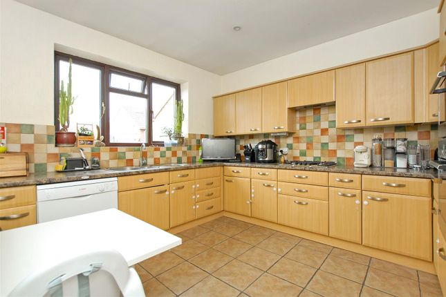 Maylands Drive, Uxbridge photo 3