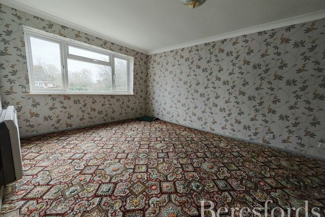 8, Meadow Way, Colchester photo 2