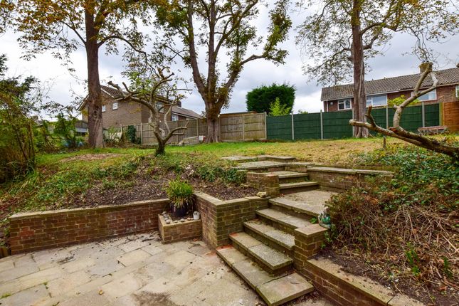 Room 4, 17 Parkfield Close, Crawley photo 4