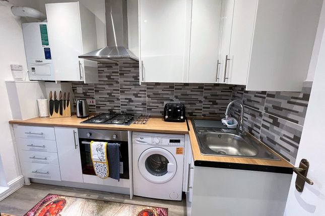 Flat to rent in Old Kent Road, London