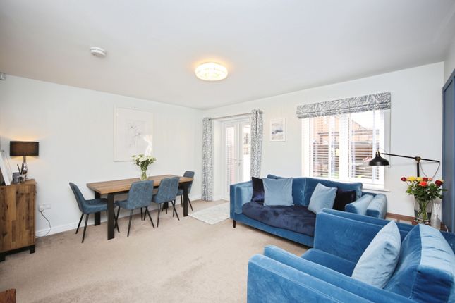 32, Bruton Avenue, Droitwich photo 2