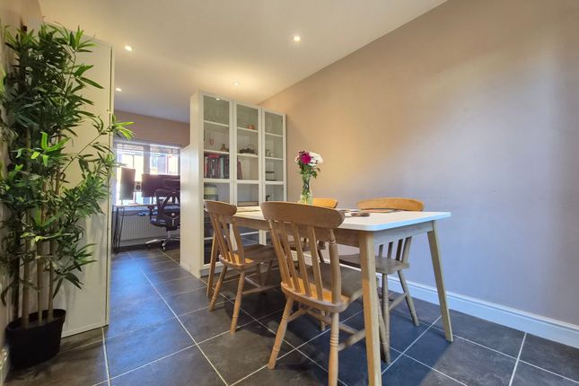 15 Wash Beck Close, Scarborough photo 3