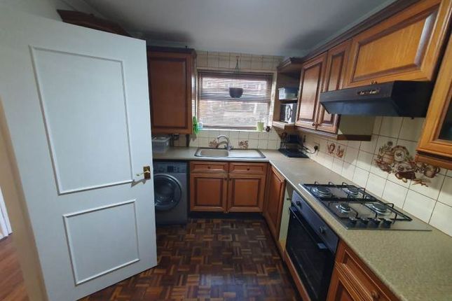 2 , Dilston Close, Northolt photo 4
