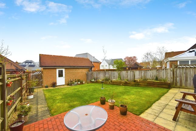 End terrace house for sale in Calvert Link, Faygate, Horsham