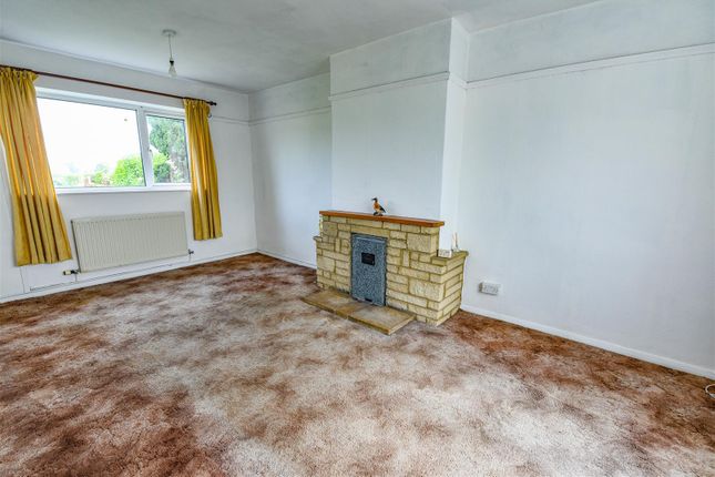 12, Draycott Crescent, Cam, Dursley photo 3