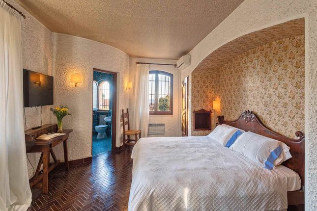 Villa for sale in Bordighera, Imperia, Liguria, Italy