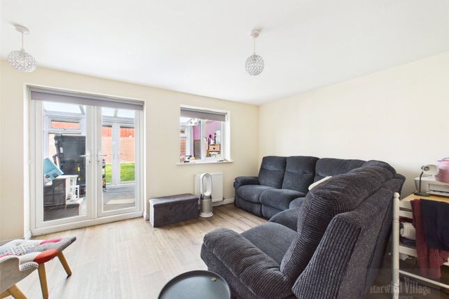 121, Heron Way, Essex photo 2