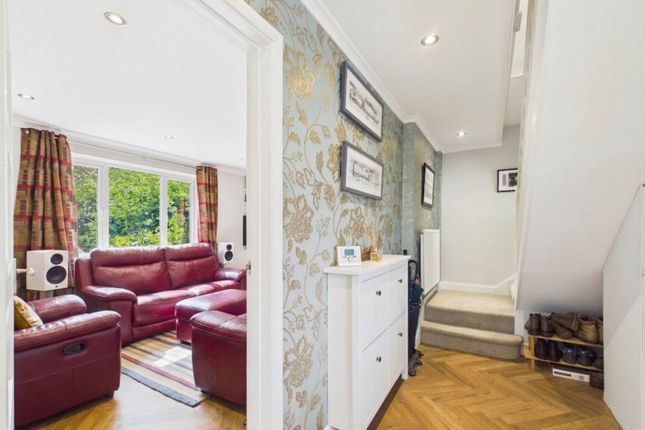 4, Moor Park, Aylesbury photo 2