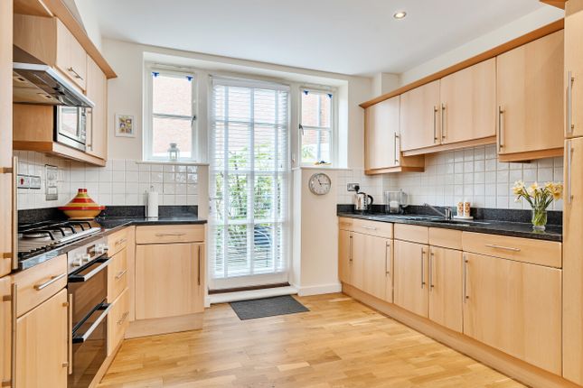 Flat 1, David Cowan House,, Sussex Street, Hampshire photo 2