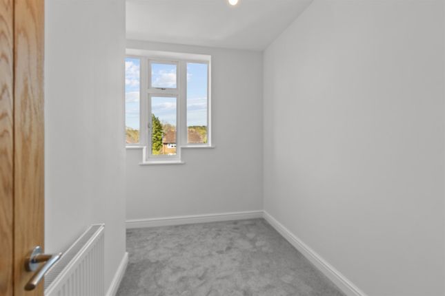 Flat 4, Marlborough House, Headley Road, Grayshott photo 4
