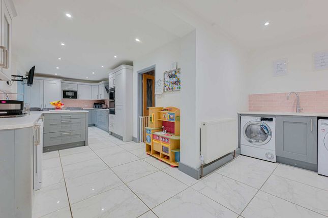 242, Little Wakering Road, Southend-on-sea photo 2