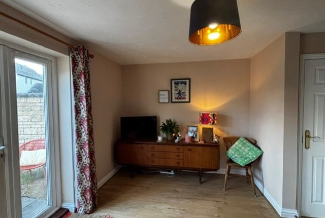 26, Woodrush Gardens, Carterton photo 4