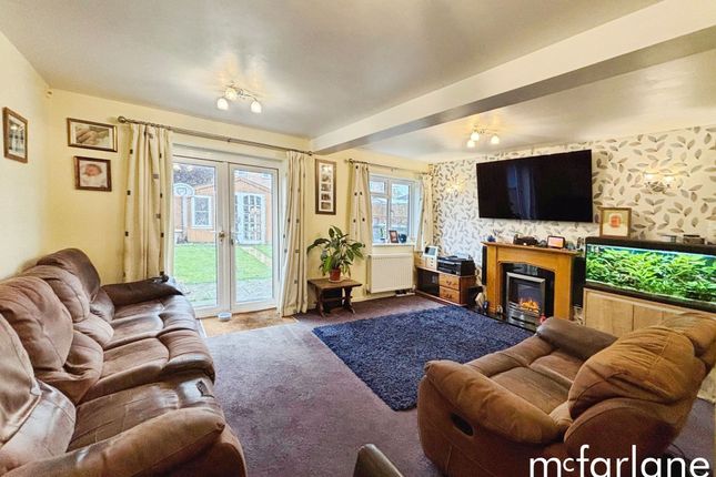 5 Meadow Close, Swindon photo 2
