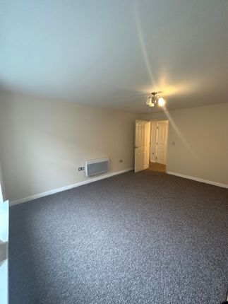 Flat for sale in Finney Drive, Northampton, Northamptonshire