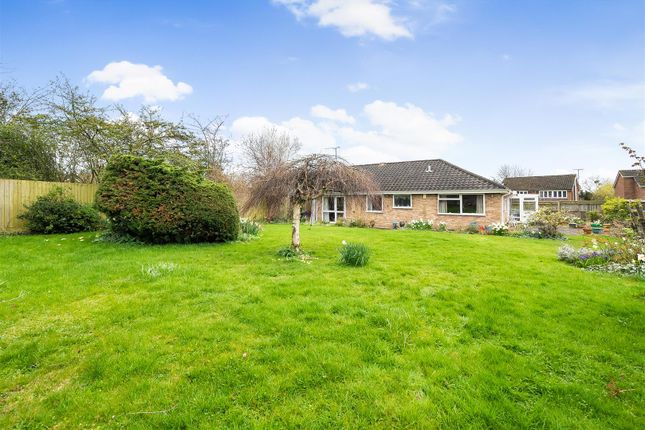 Thumbnail Bungalow for sale in Rosehill Park, Emmer Green, Reading
