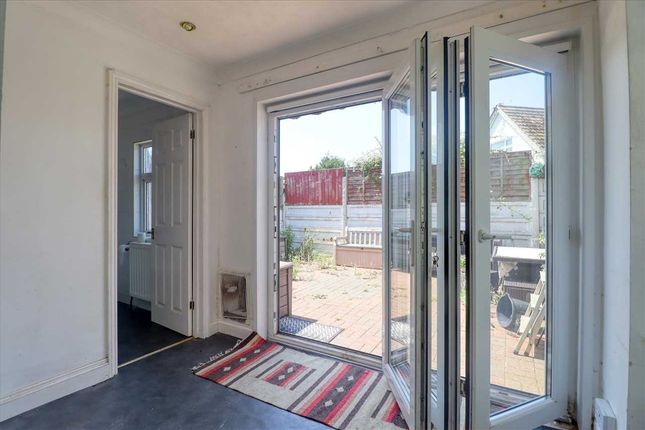 7, The Close, Jaywick photo 4