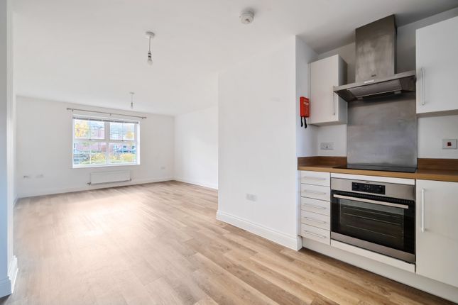 Flat for sale in Hayes Drive, Three Mile Cross, Reading, Berkshire