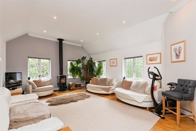 10, Crawley Wood Close, Surrey photo 3