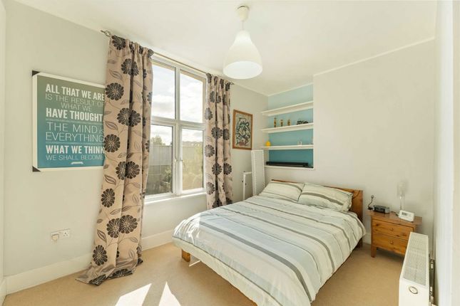 First Floor Flat, 84, Hammersmith Grove, London photo 4