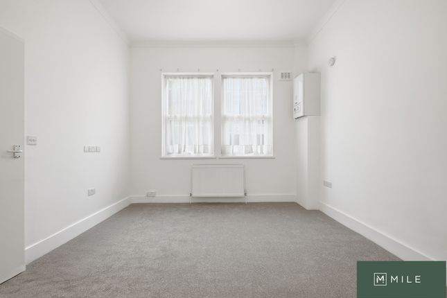 Flat 2, 152 - 154, High Street, London photo 2