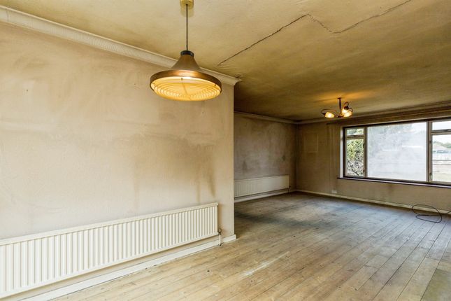 2, Midfields Drive, Burgess Hill photo 4