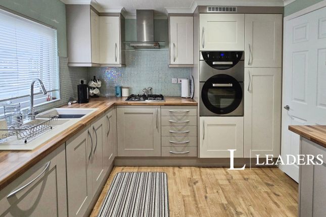 5, Ebrington Close, Broadway photo 2