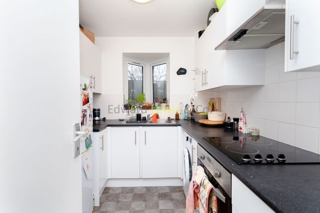 65 , Coopers Close, London photo 5