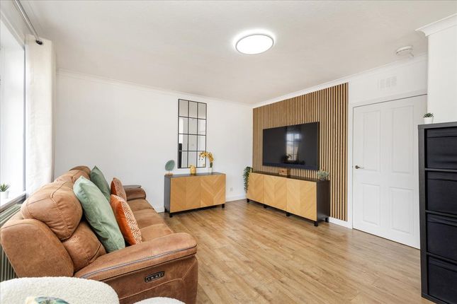 17 Waverley Road, Bonnyrigg photo 2