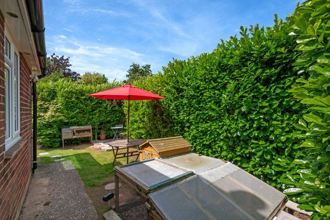 2 Barker Close, Chichester photo 4