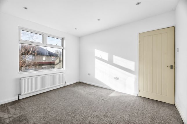 67, Lammas Avenue, Mitcham photo 2