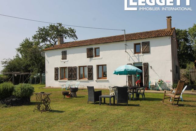 Villa for sale in Saint-Sulpice-En-Pareds, Vendée, Pays De La Loire