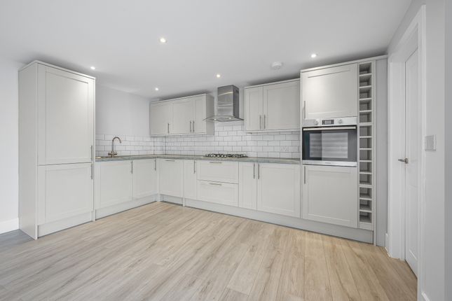Flat 6, 2a Comerford Road, London photo 2