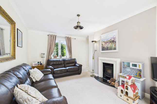 1 Blenheim Close, Princes Risborough photo 4