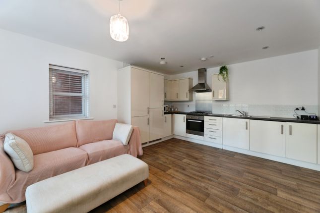 6/Monroe House 12-16, Church Hill, Loughton photo 3