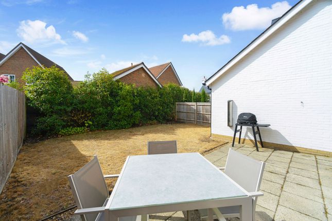 9 Sycamore Road, Cranleigh photo 4