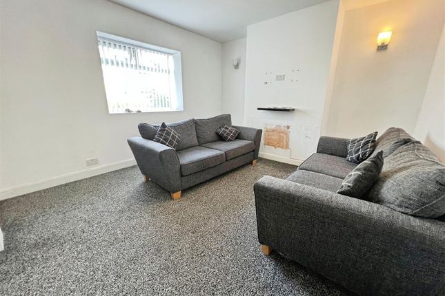 66, Lower Rushton Road, Bradford photo 2