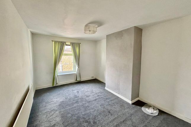 10b, Burnley photo 3