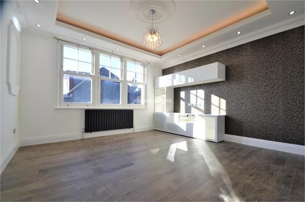 2 St Hilda's Mount, Marsh Lane, Mill Hill photo 2
