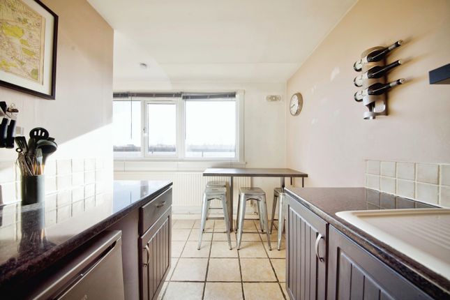 Flat for sale in Old Farm Road, Finchley